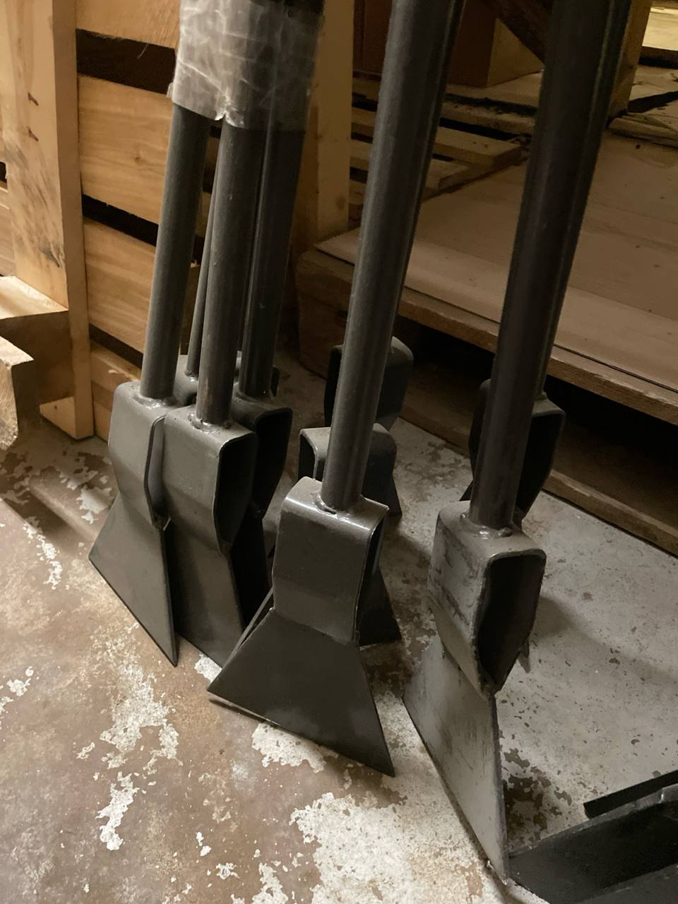 Ледоруб-топор СВАРНОЙ Б2 с мет. ручкой 1,2кг