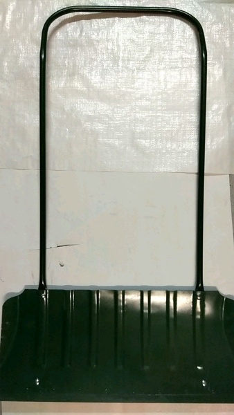 Движок для снега формованный СТАЛЬНОЙ с мет.накладкой S=0,8 мм 750х330 с П-обр мет руч